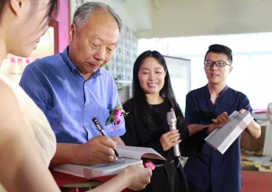 金沙js93305被授牌为“全国首家桑黄产业科普基地”。